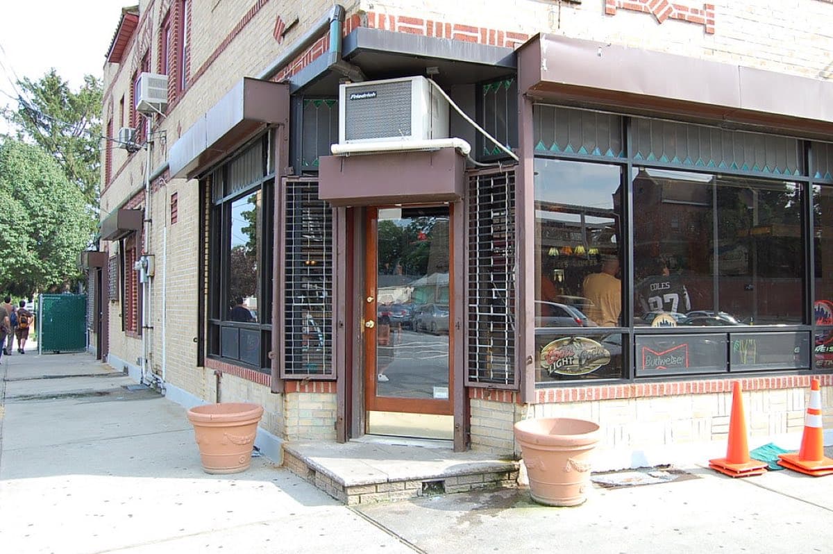 Lee's Tavern